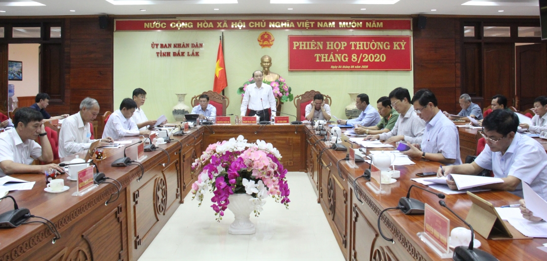 Chủ tịch UBND tỉnh Phạm Ngọc Nghị chủ trì phiên họp