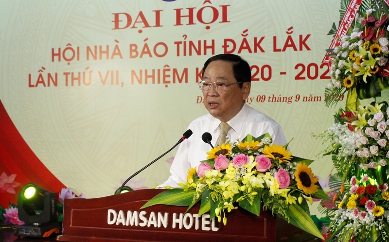 Phó Chủ tịch Hội Nhà báo Việt Nam phát biểu chỉ đạo tại đại hội
