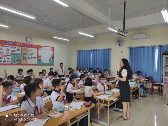 Trường  Tiểu học  dân lập Nguyễn  Bỉnh Khiêm (TP. Buôn Ma Thuột)  lồng ghép tuyên truyền BHYT  đến học sinh trong giờ học. 