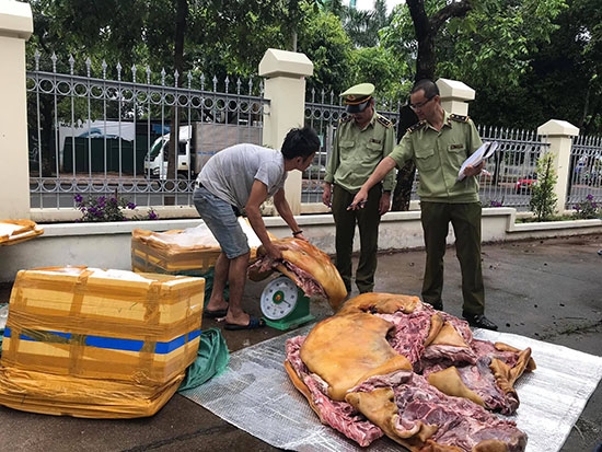 Cục Quản lý thị trường Đắk Lắk tiến hành kiểm đếm số lượng thịt động vật không rõ nguồn gốc 