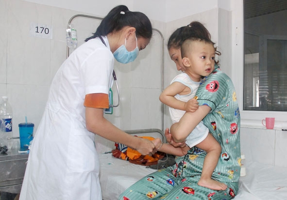Một trường hợp mắc bệnh TCM điều trị tại Khoa Nhi tổng hợp, Bệnh viện Đa khoa vùng Tây Nguyên. 