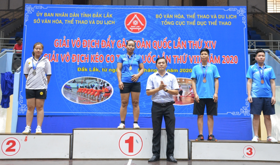 Ban tổ chức trao giải cho vận động viên đoạt thành tích cao ở hạng cân 69 kg nữ, trong đó tay đẩy H'Yen Niê của Đắk Lắk đoạt Huy chương Vàng.