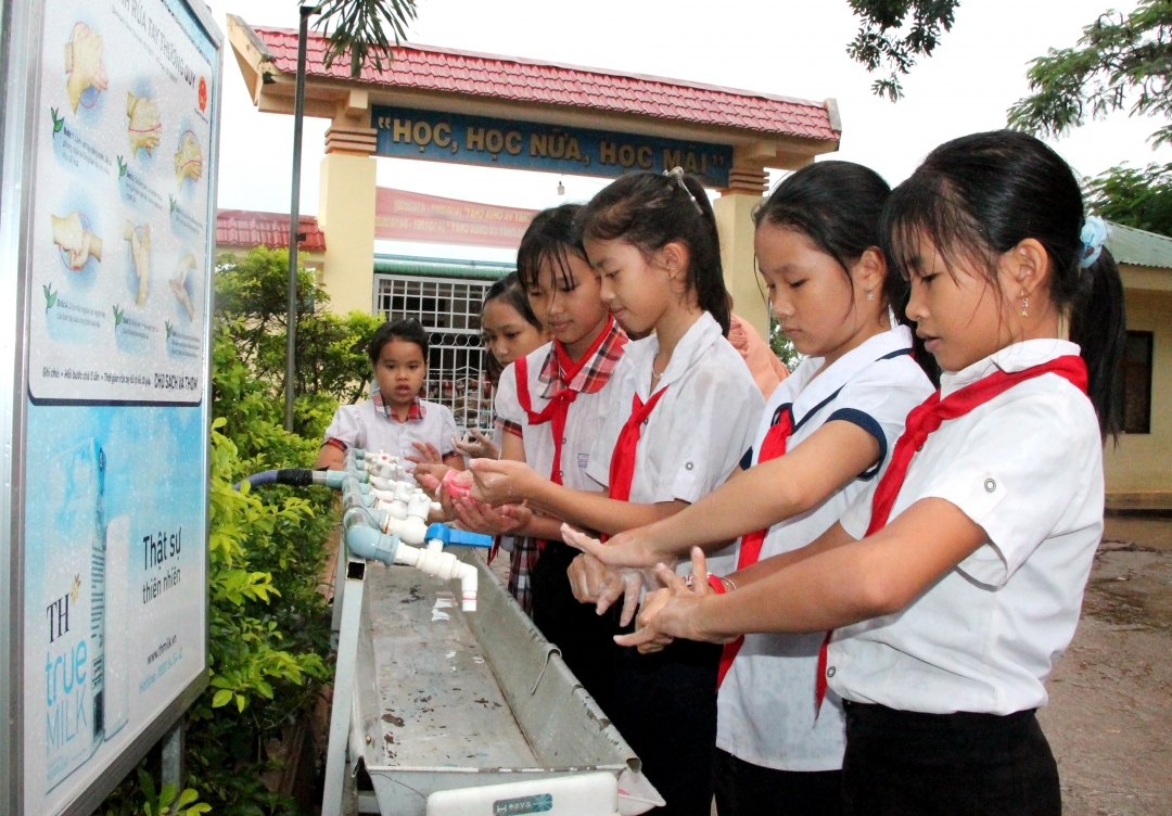 Học sinh Trường Tiểu học Nguyễn Văn Trỗi đã có ý thức thường xuyên rửa tay bằng xà phòng. 