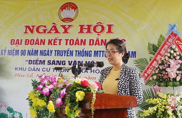 Ủy viên Ban Thường vụ, Trưởng Ban Tuyên giáo Tỉnh ủy Huỳnh Thị Chiến Hòa phát biểu tại ngày hội.