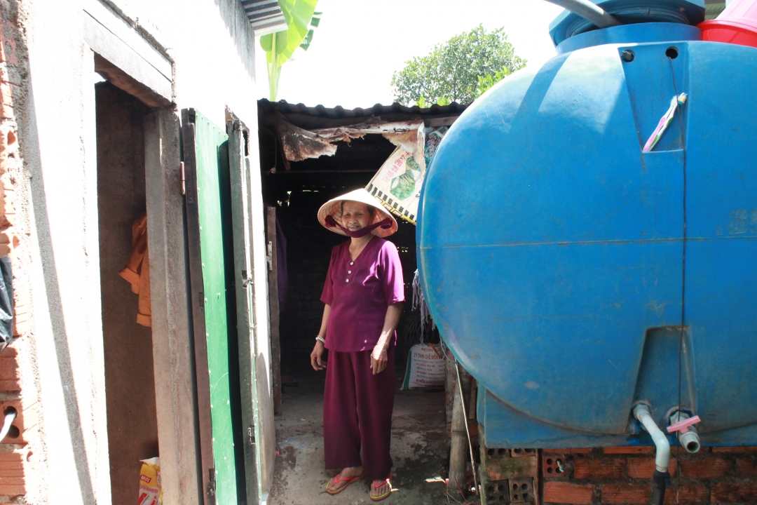Một hộ dân ở xã Bình Hòa (huyện Krông Ana) được hỗ trợ xây dựng nhà tiêu hợp vệ sinh.  