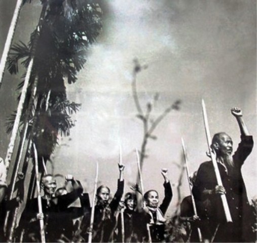 Nhân dân Nam Bộ vùng lên đấu tranh trong cuộc khởi nghĩa Nam Kỳ.  Ảnh tư liệu