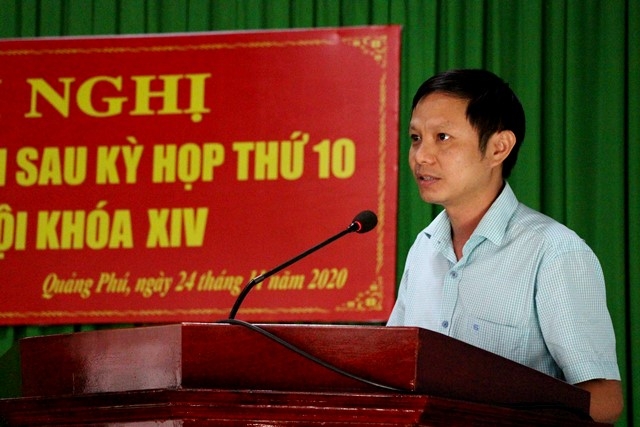Ông Phạm Trung Nghĩa, Quyền Chủ tịch UBND huyện Cư M’gar trả lời các kiến nghị của cử tri tại hội nghị