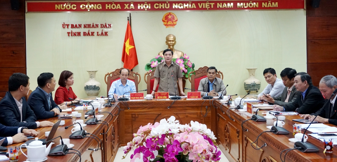 Bí thư Tỉnh ủy Bùi Văn Cường phát biểu tại buổi làm việc. 