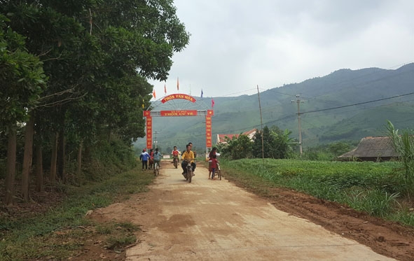 Đường vào thôn văn hóa Cư Tê, xã Cư Pui.