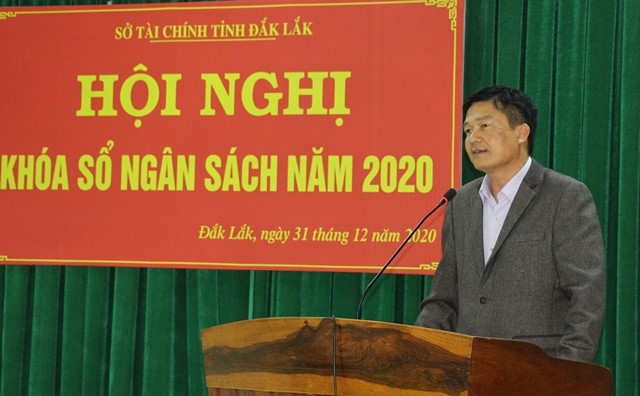 Giám đốc Sở Tài chính Bùi Văn Yên trình bày giải pháp thực hiện dự toán cân đối thu, chi ngân sách năm 2021