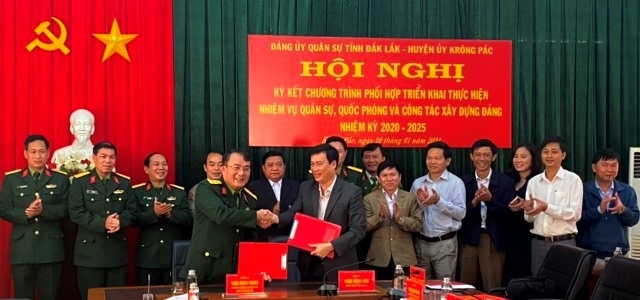Đảng ủy Quân sự tỉnh và Huyện ủy Krông Pắc ký kết chương trình phối hợp