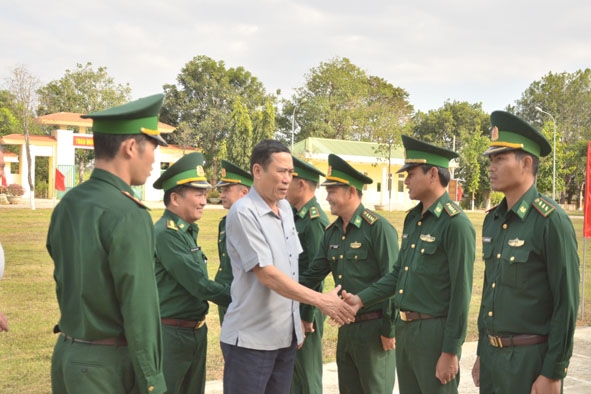 Phó Chủ tịch UBND tỉnh Võ Văn Cảnh thăm, động viên cán bộ, chiến sĩ Tiểu đoàn Huấn luyện cơ động trong dịp  Tết Tân Sửu 2021.