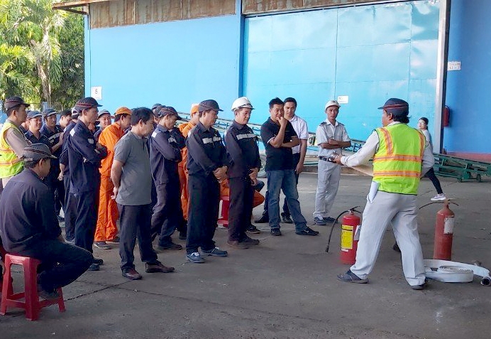 Thực tập phương án chữa cháy và cứu nạn, cứu hộ tại Công ty TNHH Đắk Man Việt Nam.