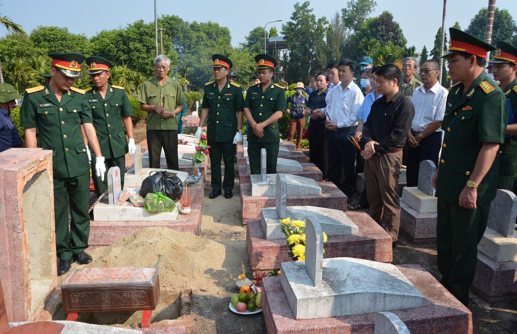 Hài cốt liệt sĩ được an táng tại Nghĩa trang Liệt sĩ tỉnh