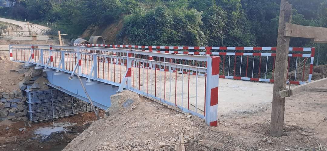 Cầu sắt vào thôn Ea Bar (xã Cư Pui) đã được bố trí vốn để làm cầu bê tông.
