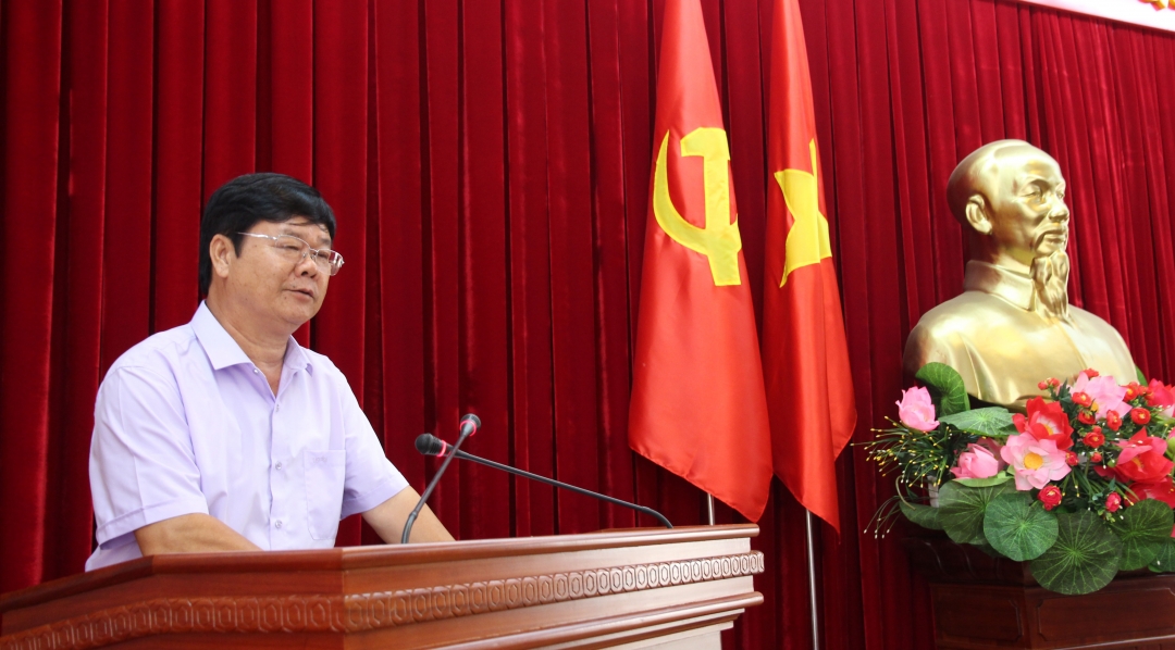 Phó Trưởng ban Thường trực Ban Tuyên giáo Tỉnh ủy Trịnh Dũng phát biểu tại hội nghị.