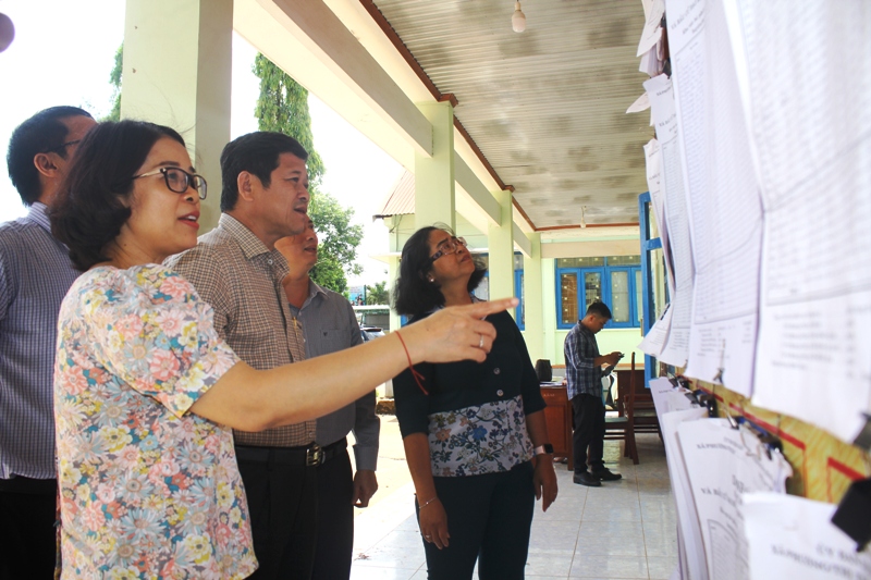 Đoàn công tác kiểm tra công tác chuẩn bị bầu cử tại xã Ea Kênh, huyện Krông Pắc