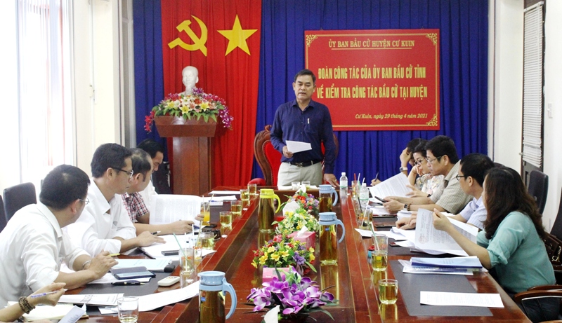 Kiểm tra công tác chuẩn bị bầu cử tại huyện Cư Kuin