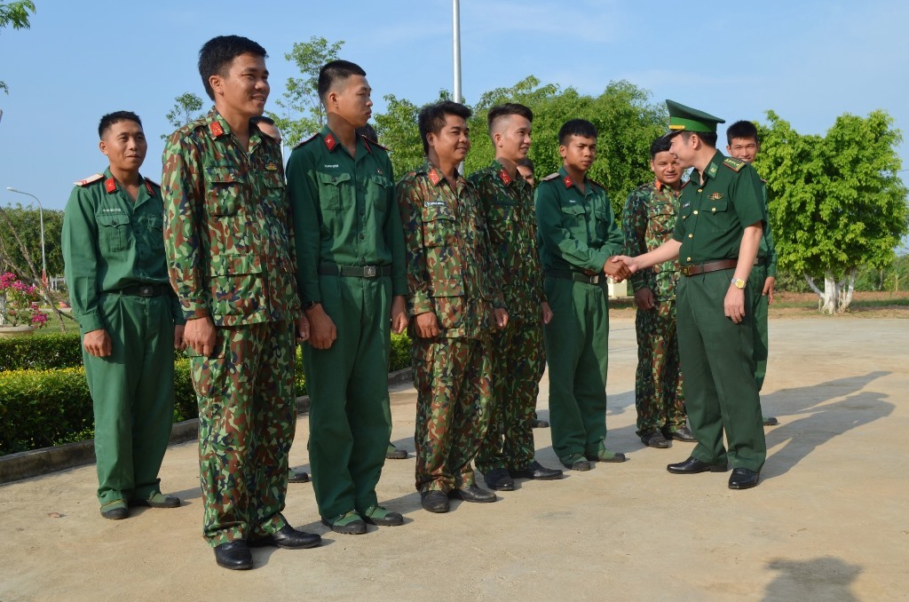 BĐBP tỉnh Đắk Lắk gặp mặt và động viên 12 cán bộ chiến sĩ lực lượng quân sự tăng cường cho các chốt phòng dịch trên biên giới tỉnh Đắk Lắkh