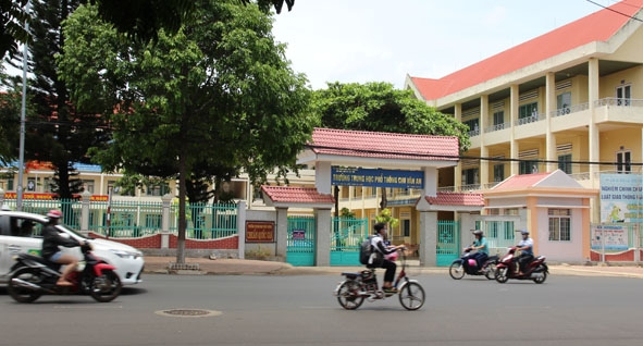 Trường THPT Chu Văn An (phường Thống Nhất, Tp. Buôn Ma Thuột).