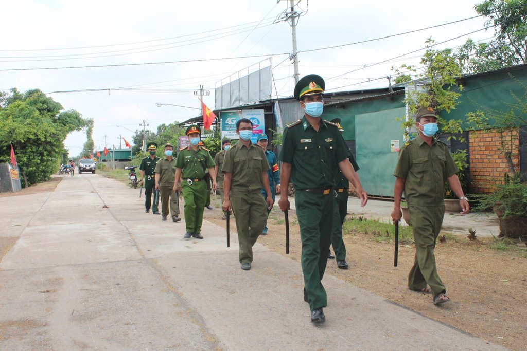 Đồn Biên phòng Cửa khẩu Đắk Ruê phối hợp tuần tra trên địa bàn xã Ea Bung