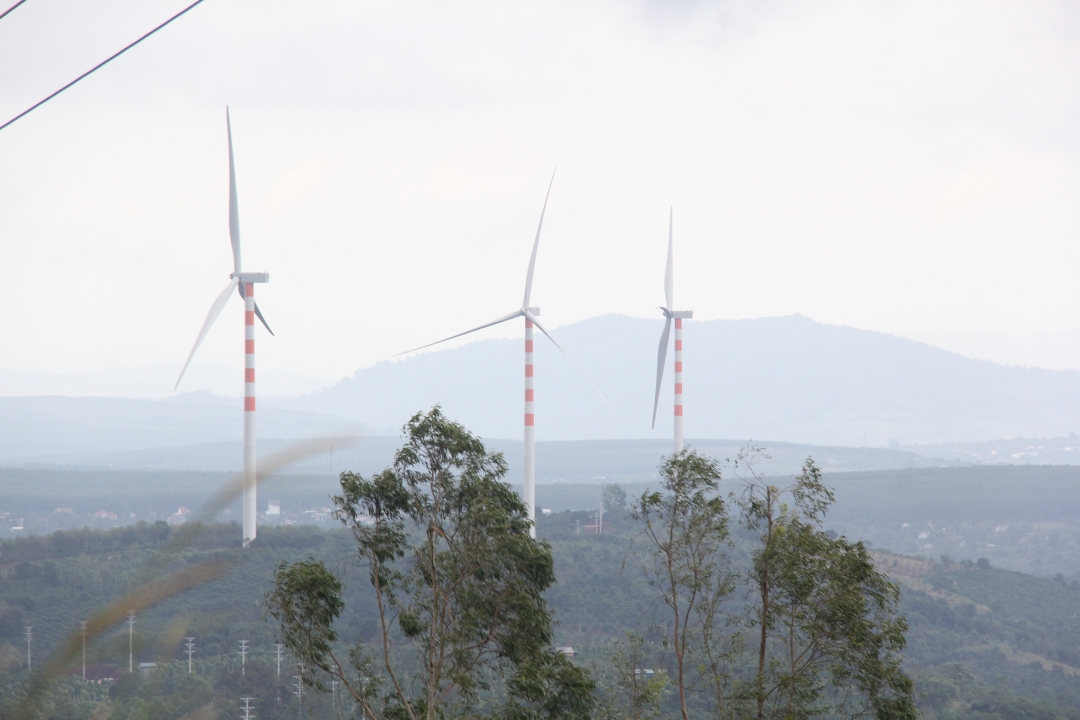Cột gió dự án Trang trại phong điện Tây Nguyên, xã Dliê Yang, huyện Ea H'leo. Ảnh: Minh Thông