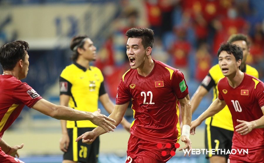 Niềm vui của Tiến Linh sau pha lập công, giúp đội tuyển Việt Nam vươn lên dẫn trước.