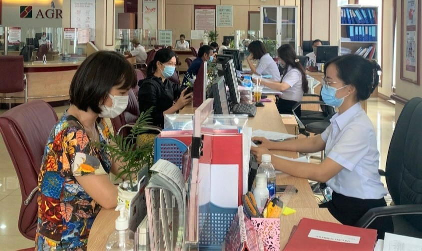 Khách hàng gia dịch tại Ngân hàng Nông nghiệp và Phát triển nông thôn - Chi nhánh Đắk Lắk.