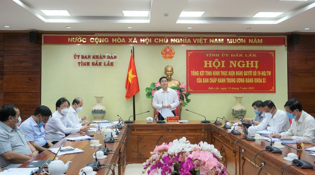 Bí thư Tỉnh ủy Nguyễn Đình Trung phát biểu tại hội nghị.