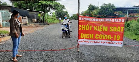 Thiết lập phong tỏa 3 thôn tại xã Ea Lê, huyện Ea Súp sau khi xuất hiện trường hợp dương tính với SARS-CoV-2